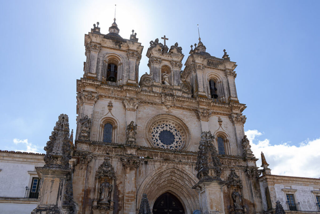 Fachada do Mosteiro de Alcobaça em Portugal