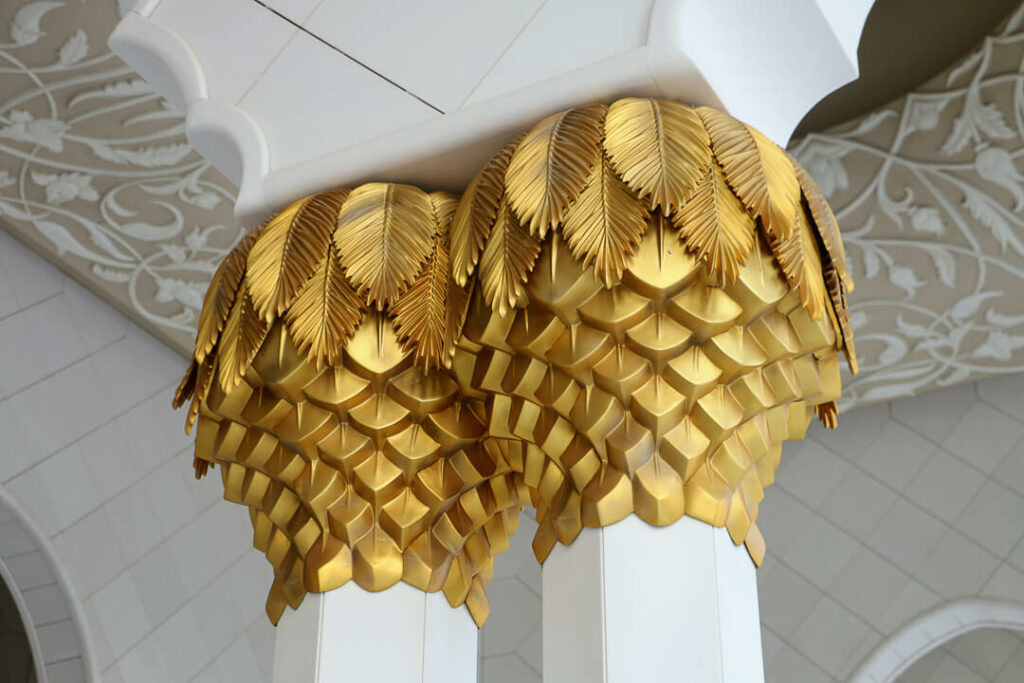 Dourado na mesquita de Abu Dhabi