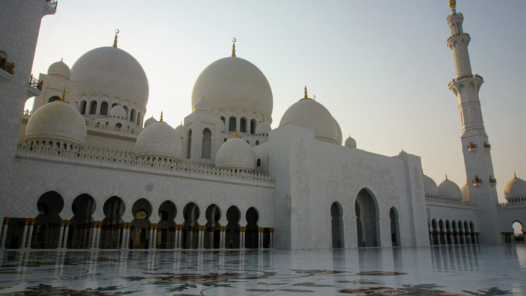 Mesquita de Abu Dhabi: como é a visita