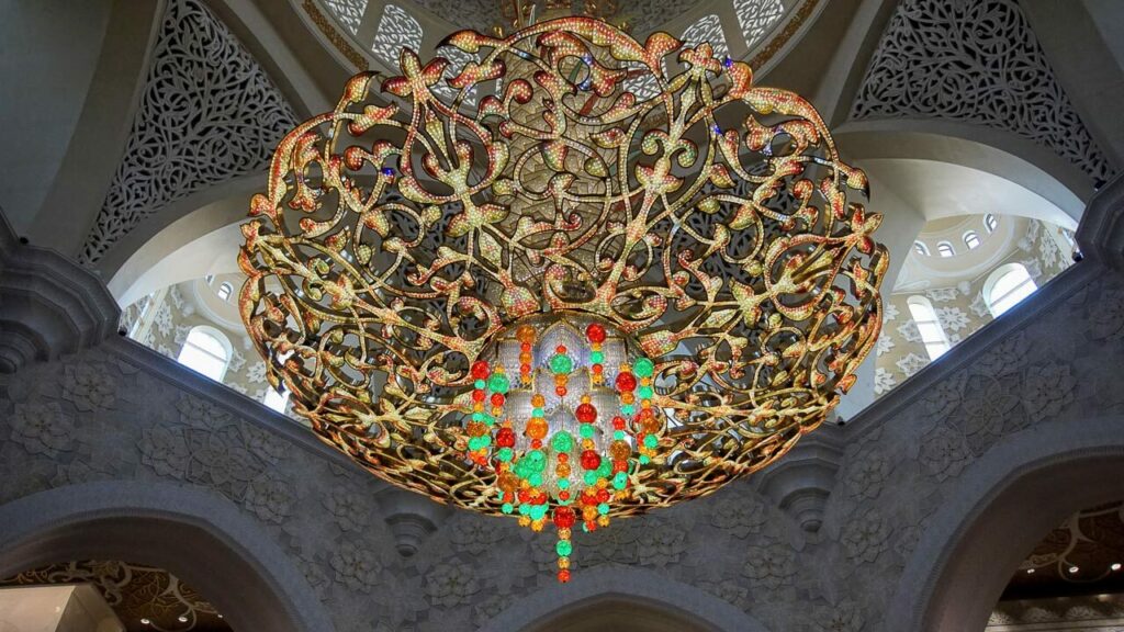 maior lustre do mundo na mesquita de Abu Dhabi