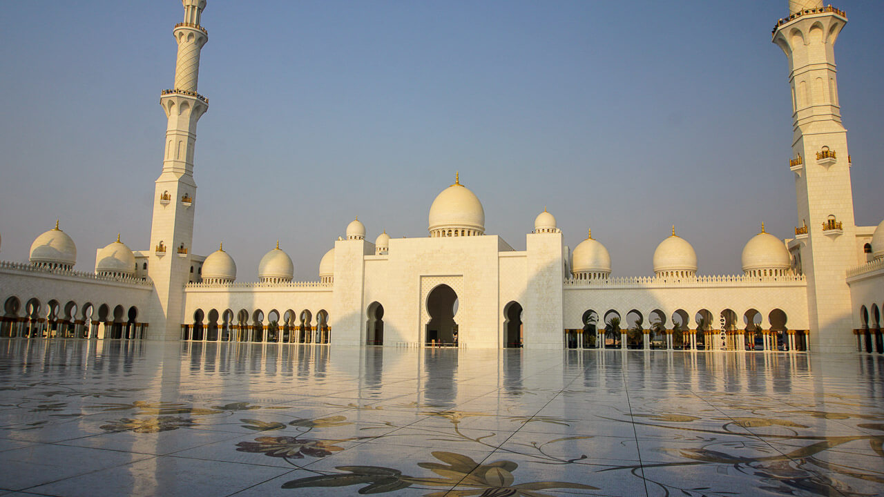 Mesquita de Abu Dhabi: como é a visita à Mesquita do Sheikh Zayed
