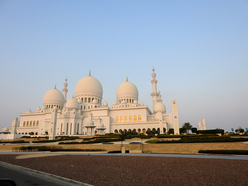 Como visitar a mesquita de Abu Dhabi