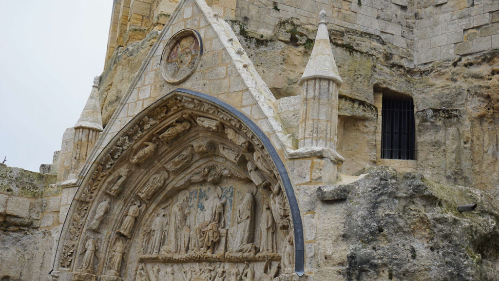 Igreja monolítica de Saint-Émilion, França