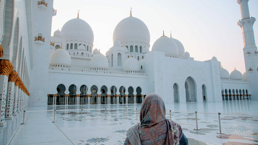 Roupas para visitar a mesquita de Abu Dhabi