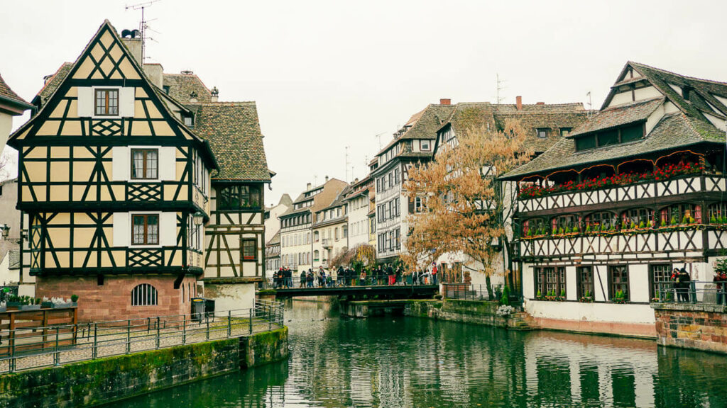 Casas no Estilo enxaimel em Estrasburgo França