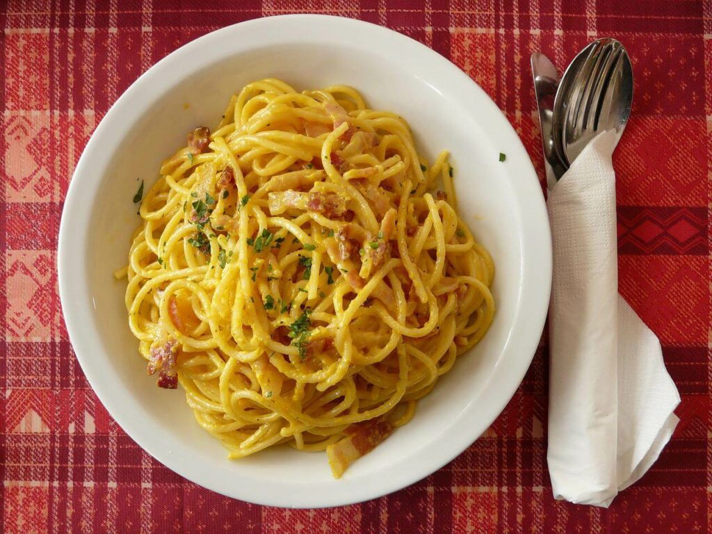 Espaguete a carbonara - prato típico da Itália