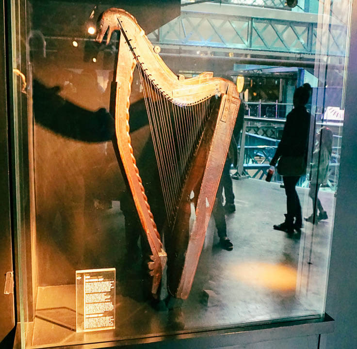 Harpa símbolo irlandês - Guinness Storehouse