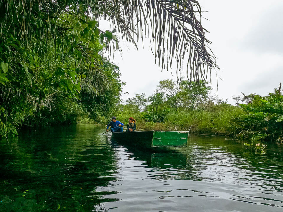 Barco de apoio na Flutuação no Aquário Natural em Bonito MS