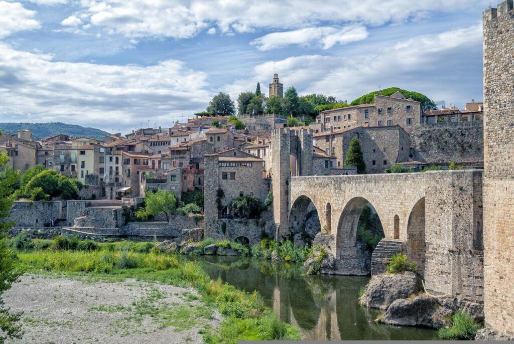 Besalú, bate e volta de Barcelona