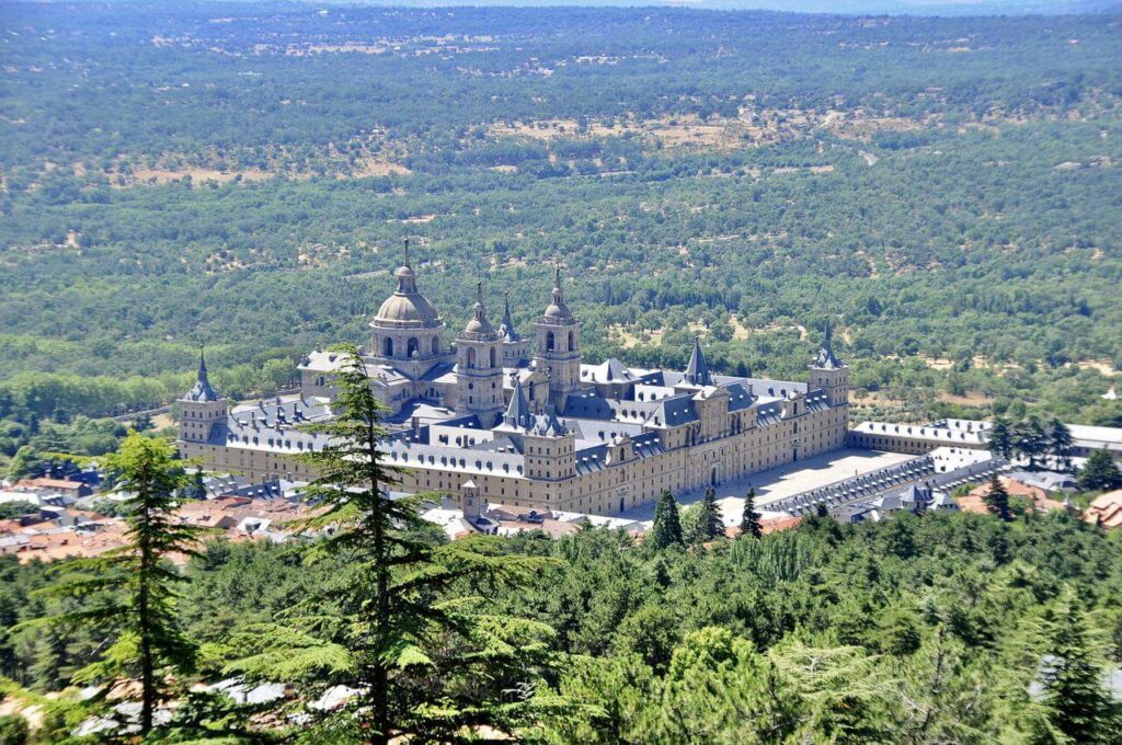 El Escorial - cidades perto de Madrid