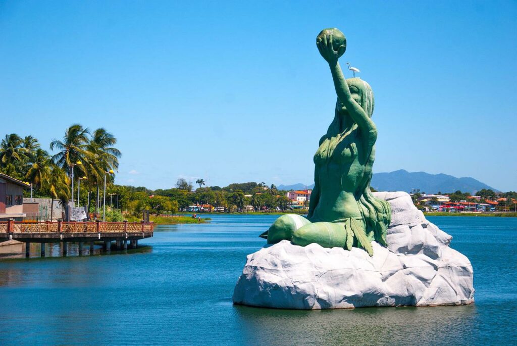 Estátua iracema fortaleza -lagoa