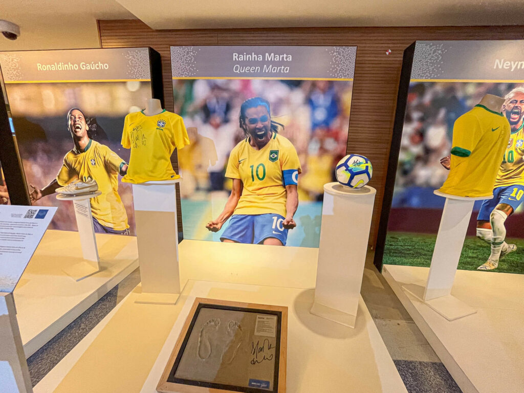 Tour Maracanã - itens da jogadora Marta.