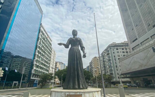 Estátua Princesa Isabel em Copacabana