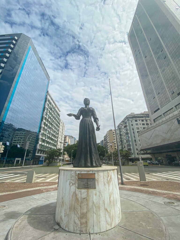 Estátua Princesa Isabel em Copacabana