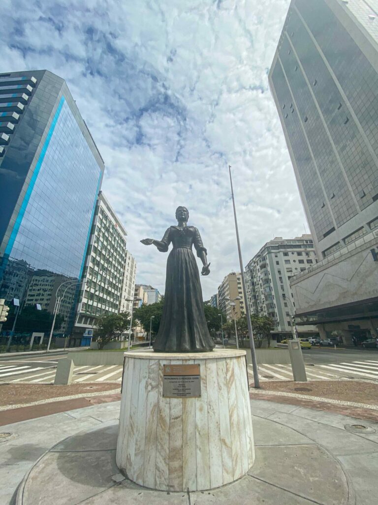 Estátua Princesa Isabel em Copacabana