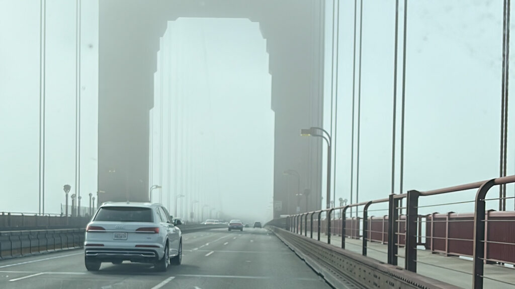 Ponte Golden Gate Bridge de carro