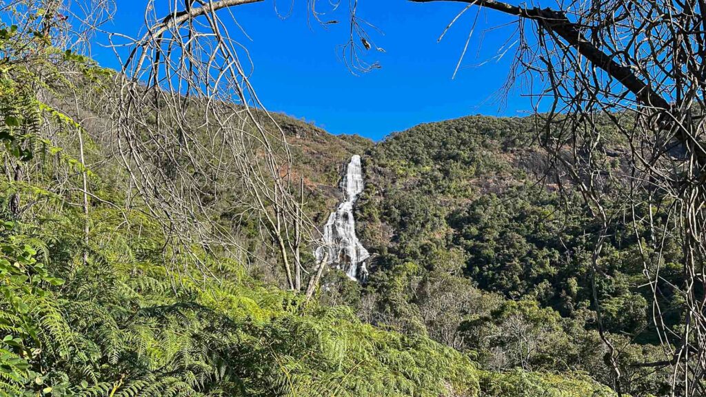 Cachoeira do Fundo vista de longe