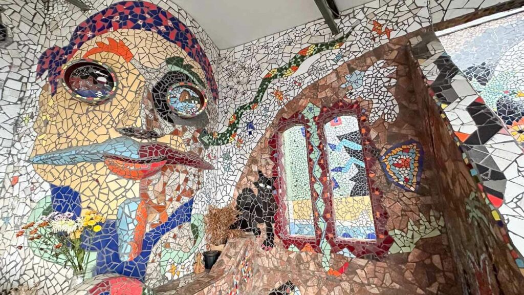 Mosaico retratando o próprio Bob, com a vista da Baía de Guanabara em seus olhos