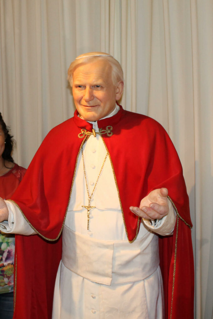 Estátua Papa João Paulo II no Museu de Cera de Petrópolis
