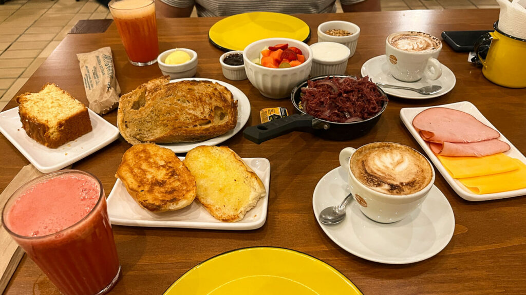 Combo de café da manhã na Artigrano Padaria