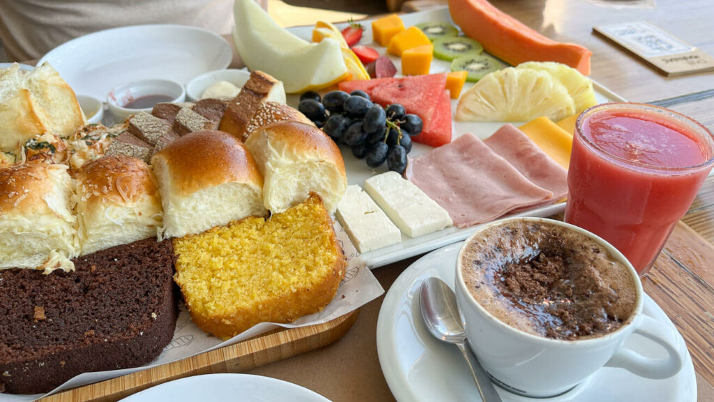 Combo de Café da manhã no Café Marinas