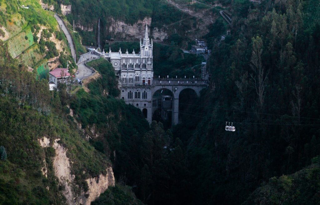 Santuário Las Lajas - lugares para visitar na Colômbia