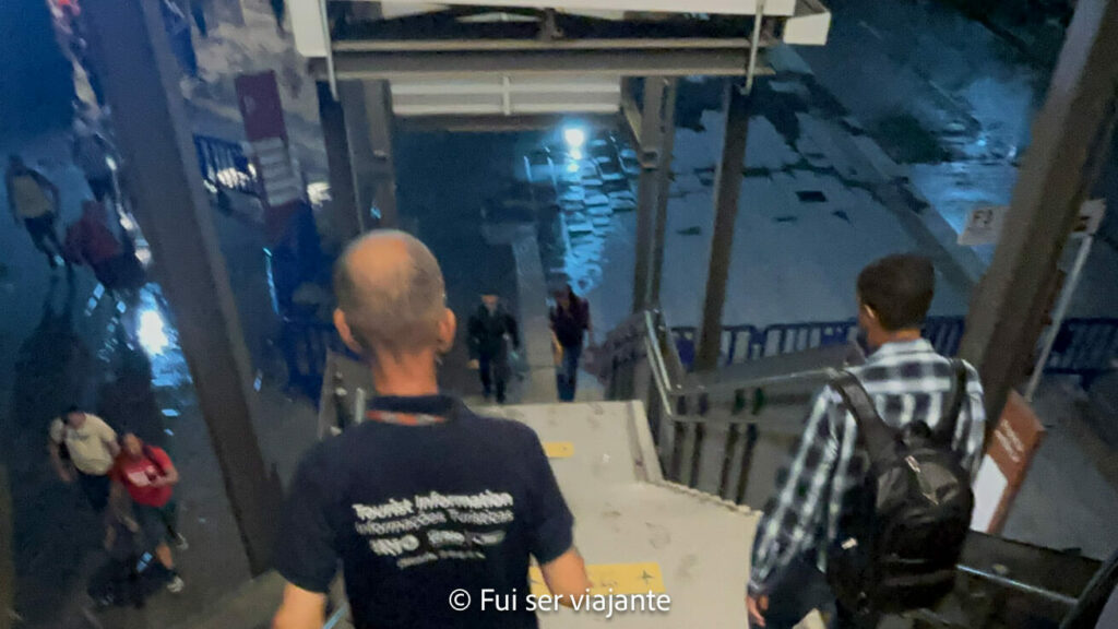Caminho para o embarque do ônibus expresso terminal gentileza x galeão
