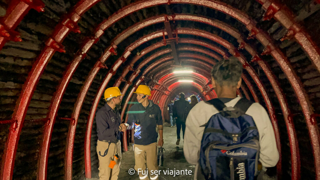 Túnel de acesso para a Catedral de Sal