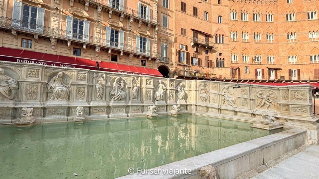 Fonte Gaia na Piazza del Campo