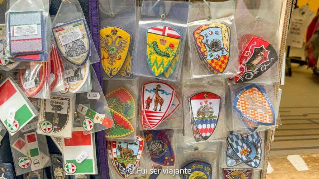 Alguns símbolos das contradas de Siena