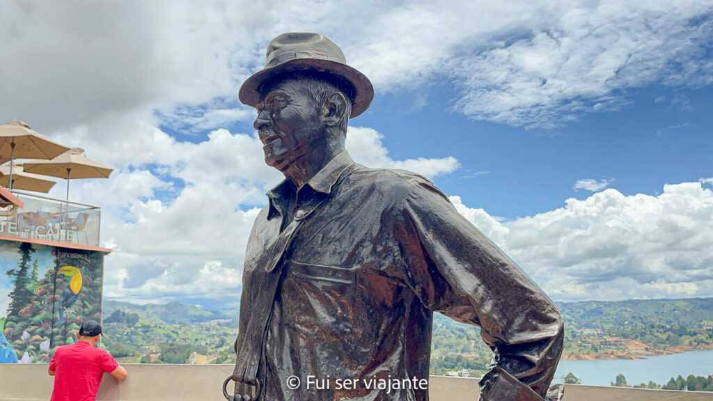 Estátua de Luiz Eduardo Villegas López