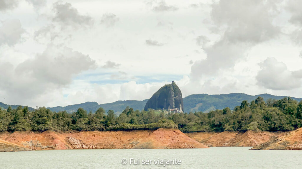 Passeio na represa de Guatapé