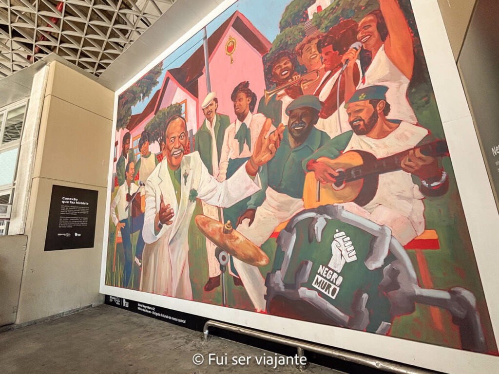 Mural Negro Muro pintado no aeroporto do Galeão