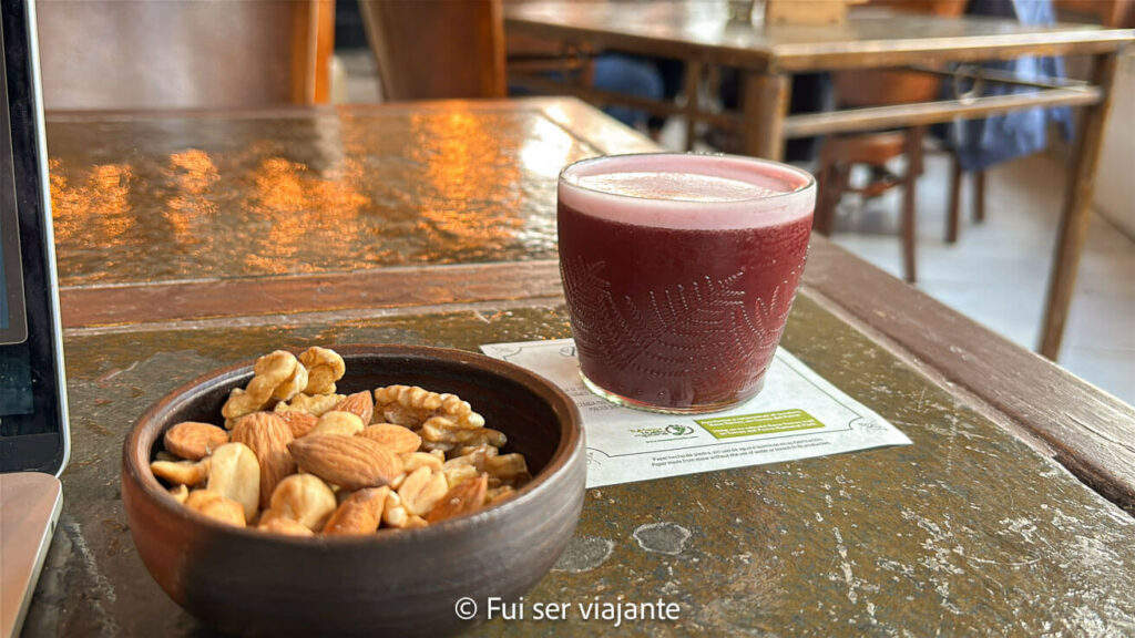 Drink Calafate Sour no bar Pioneiro
