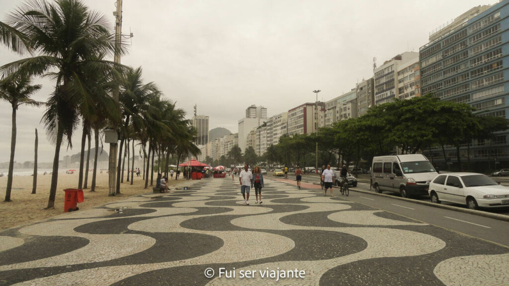 Orla de Copacabana ao entardecer