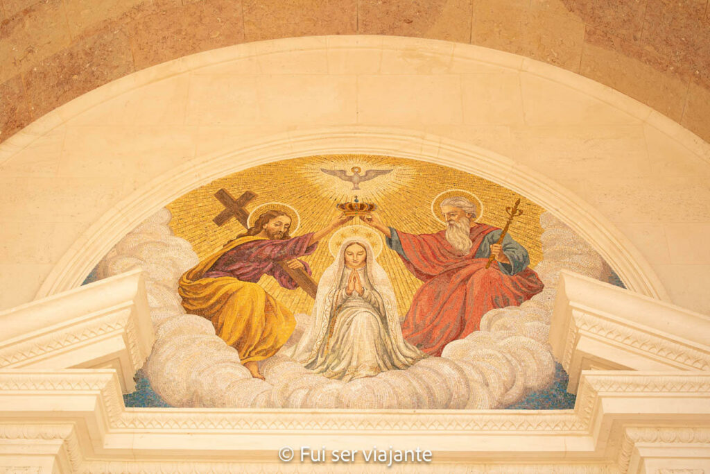 Detalhes da Basílica de Nossa Senhora do Rosário de Fátima
