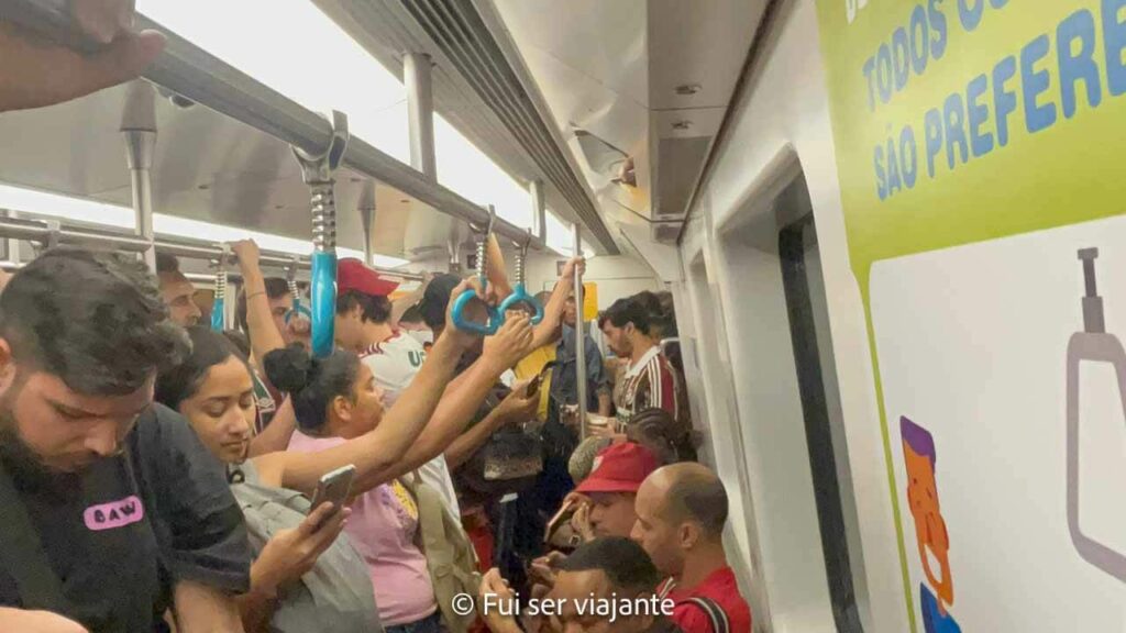 Metrô lotado no Rio de Janeiro