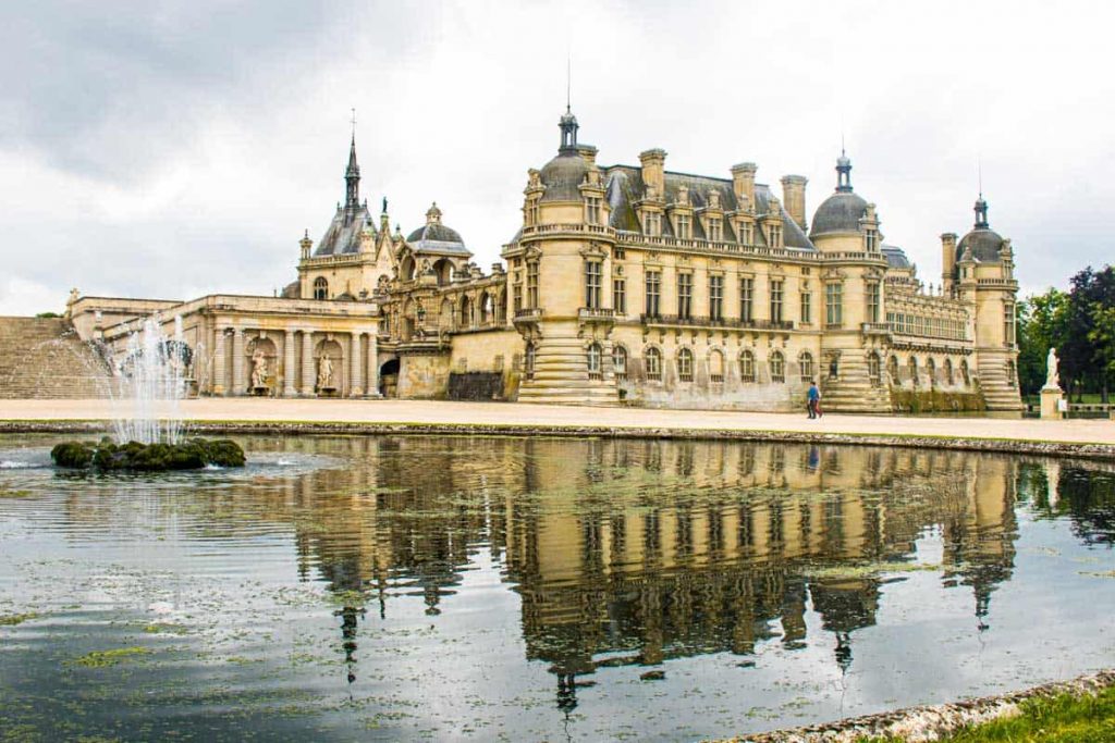 Canal e fontes dos jardins franceses do Domínio de Chantilly (Foto: Fui Ser Viajante)