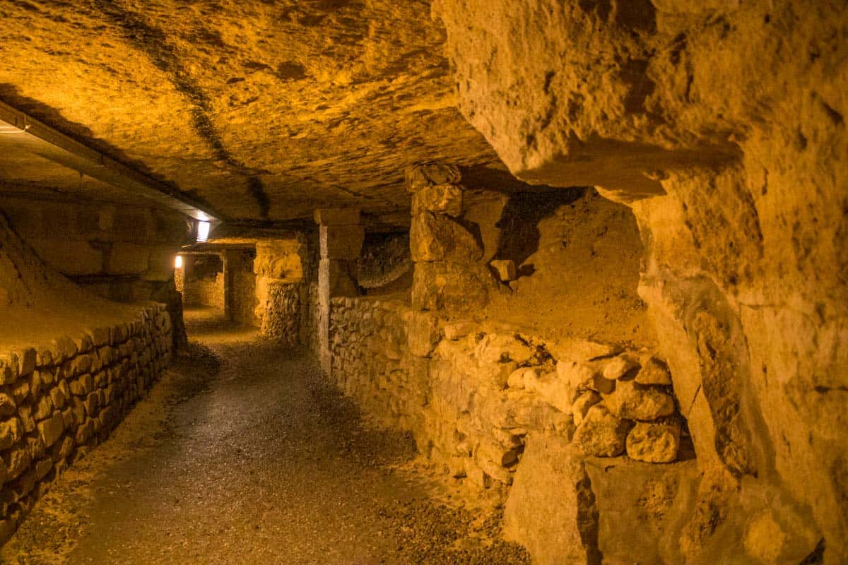 Túneis das Catacumbas de Paris. Foto: Fui ser viajante