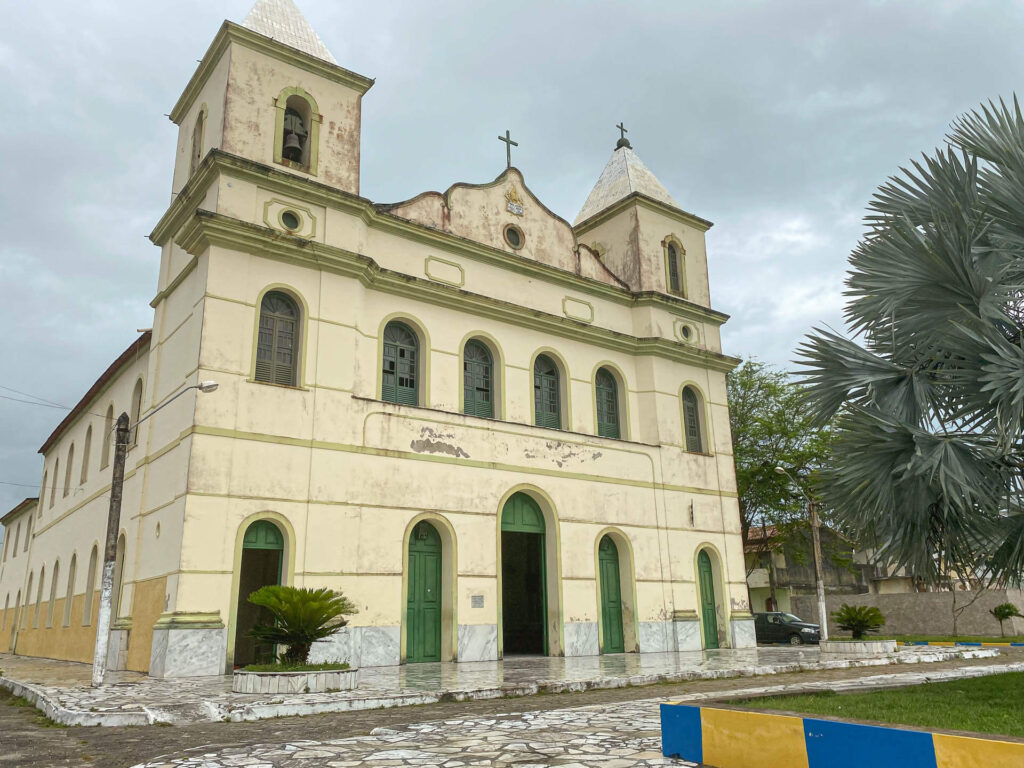 Igreja histórica de Alcobaça, Bahia. Foto: Fui Ser Viajante
