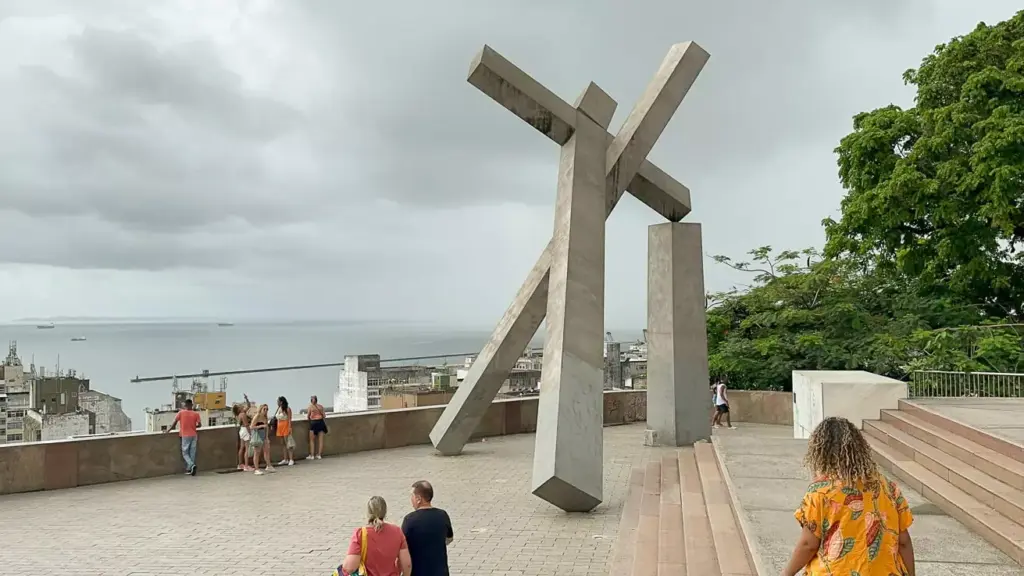 Monumento Cruz Caída em Salvador