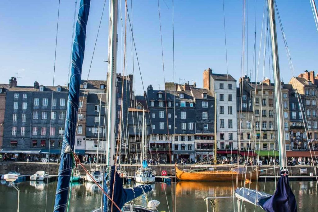 Porto de Honfleur, na Normandia da França