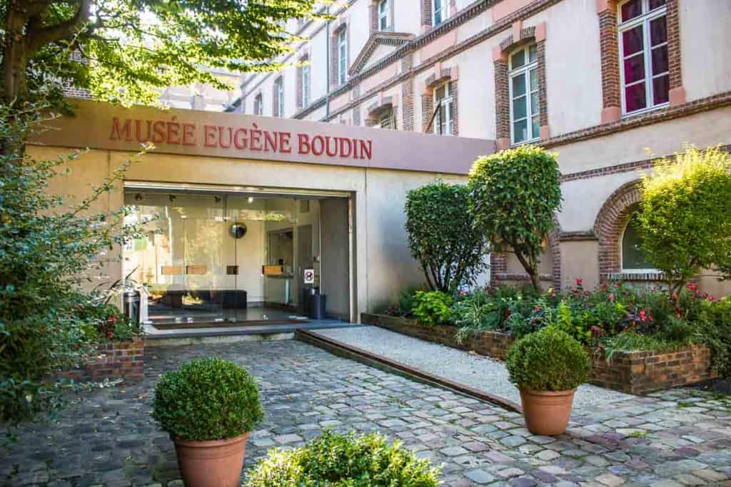 Fachada do Musée Eugène Boudin, no centro histórico (Foto: Fui Ser Viajante)
