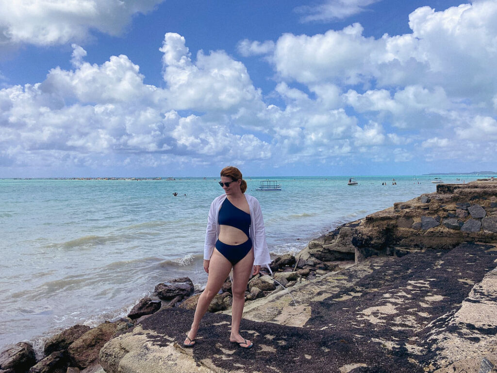 A tonalidade turquesa da Praia de Barra Grande impressiona até quem já viu outras praias de Maragogi | Foto: Fui Ser Viajante