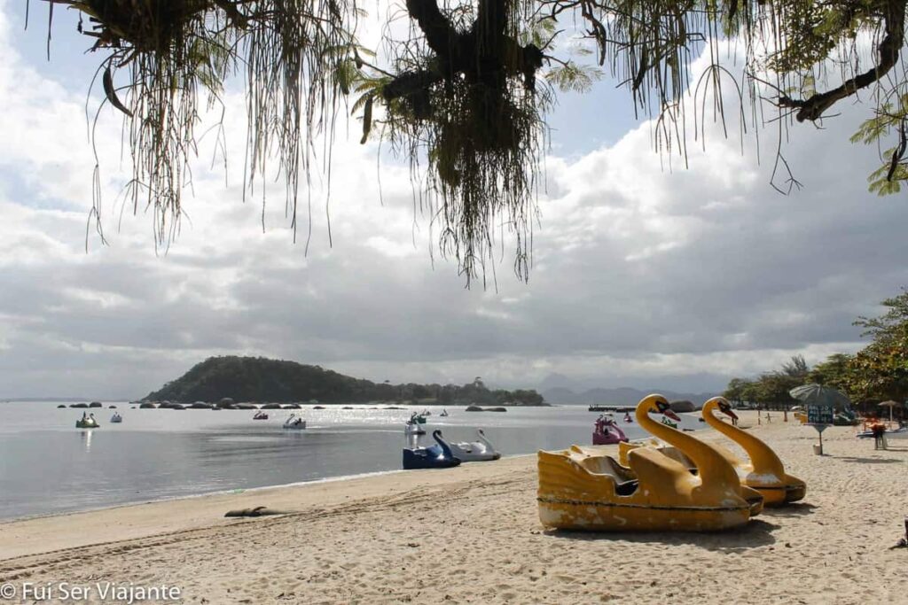 Praia na ilha de Paquetá, Rio de Janeiro