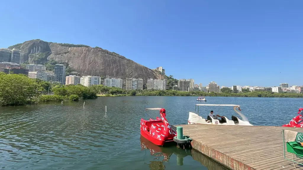 Pedalinho da lagoa Rio de Janeiro. Foto: Fui ser viajante