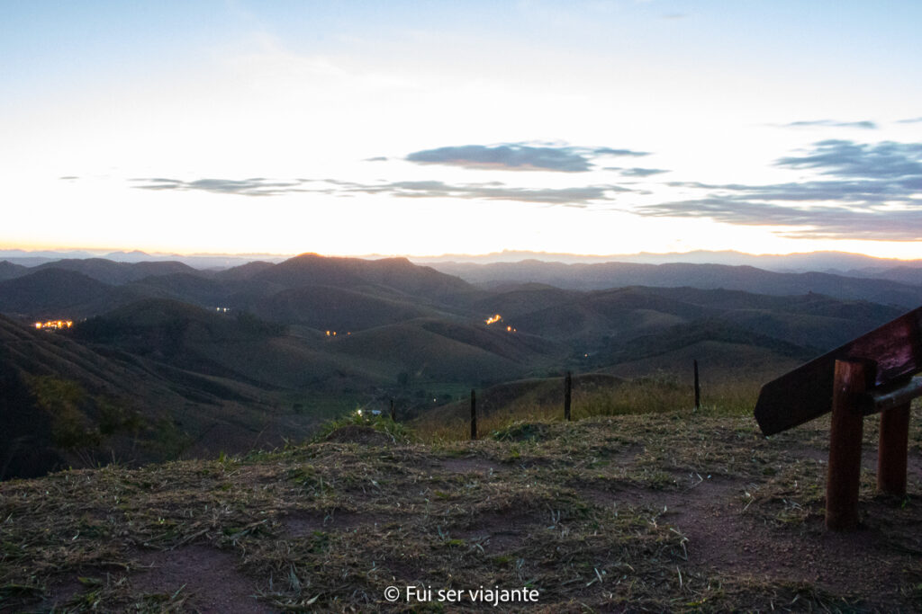 Vista panorâmica do Mirante dos Sonhos, um dos pontos turísticos de Rio das Flores RJ