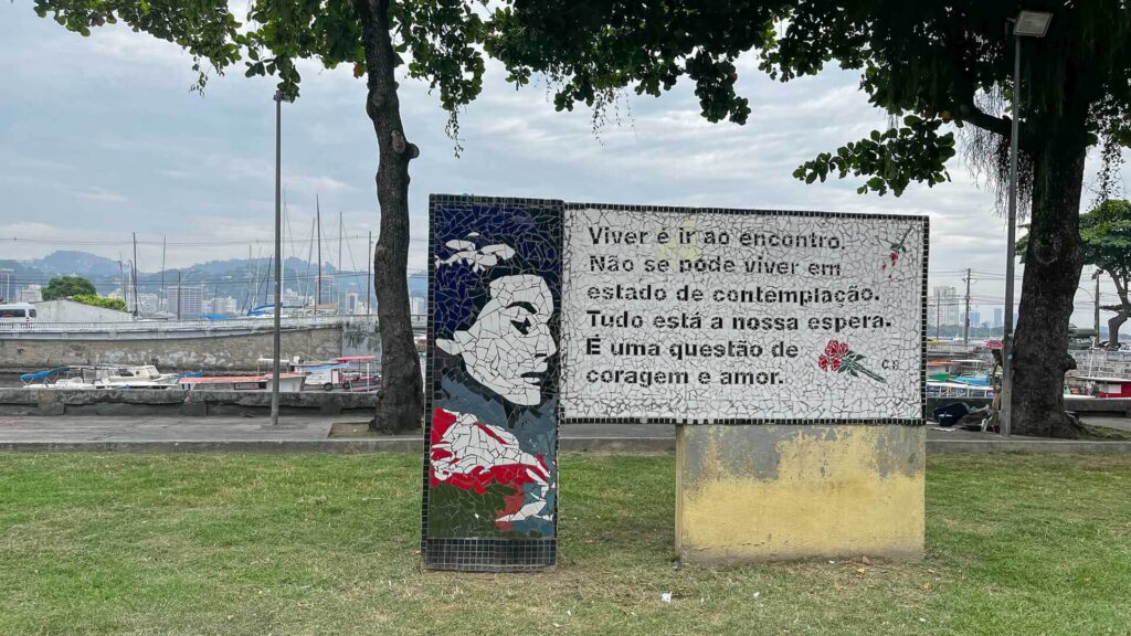 Praça Cacilda Becker, na Urca