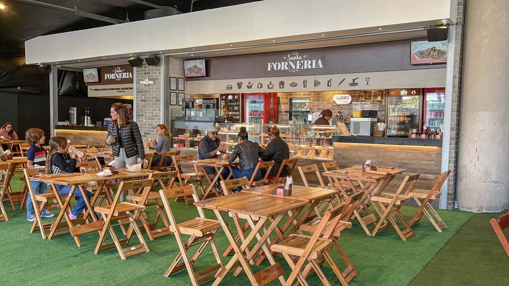 Praça de alimentação na entrada do Maracanã. Foto: Fui Ser Viajante