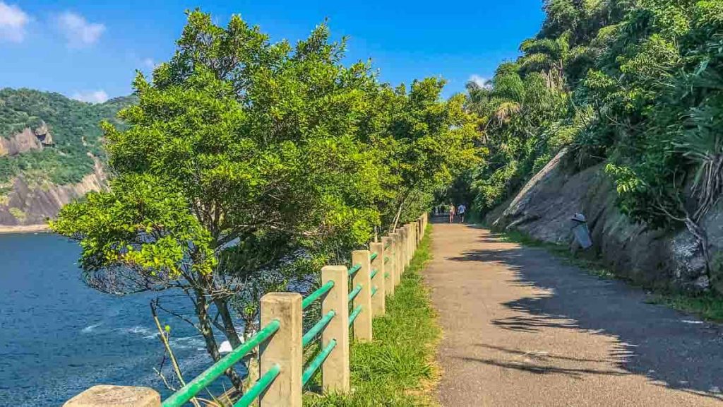 Trecho da Pista Cláudio Coutinho com vista para o mar. Foto: Fui ser viajante